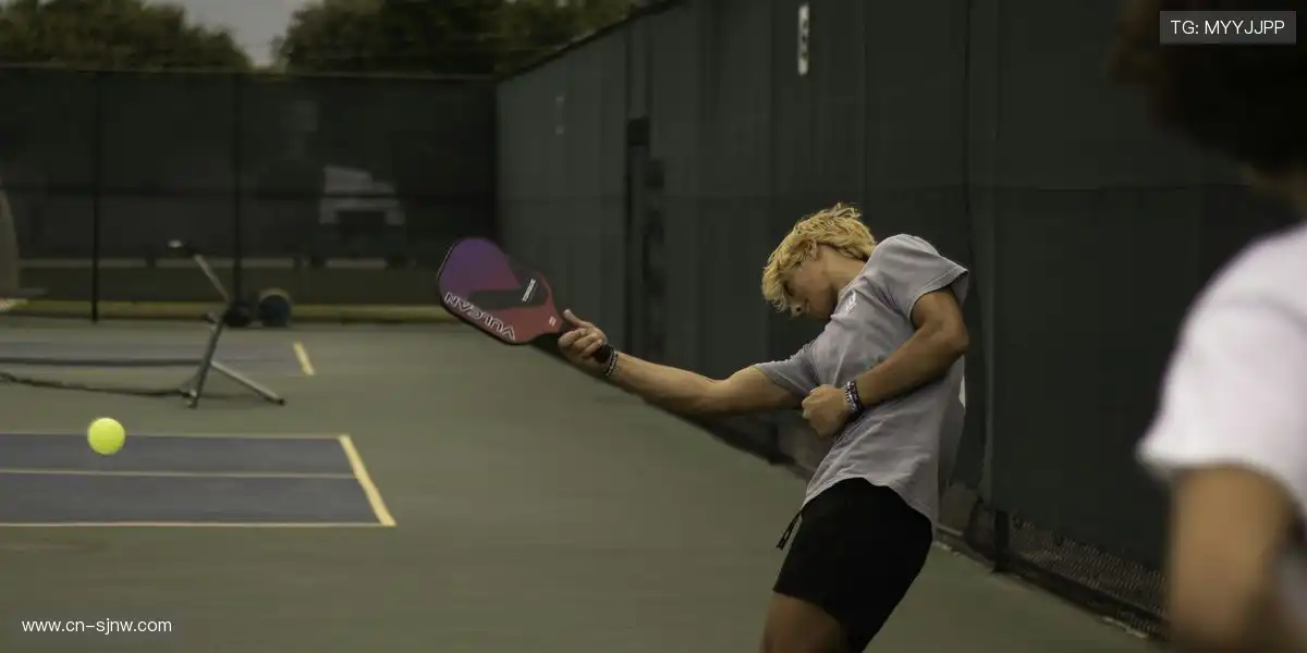 📸 冠名定格颁奖瞬间，新闻配图必有品牌！